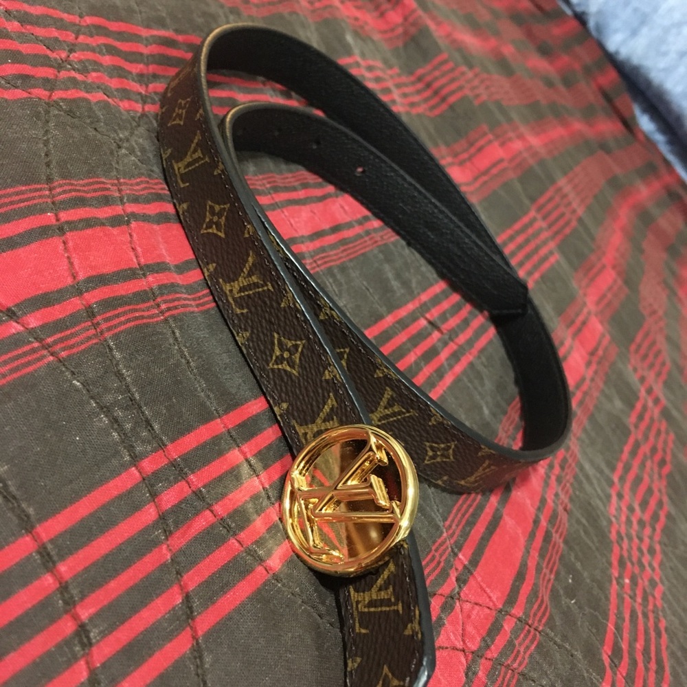 Louis Vuitton belt/ small